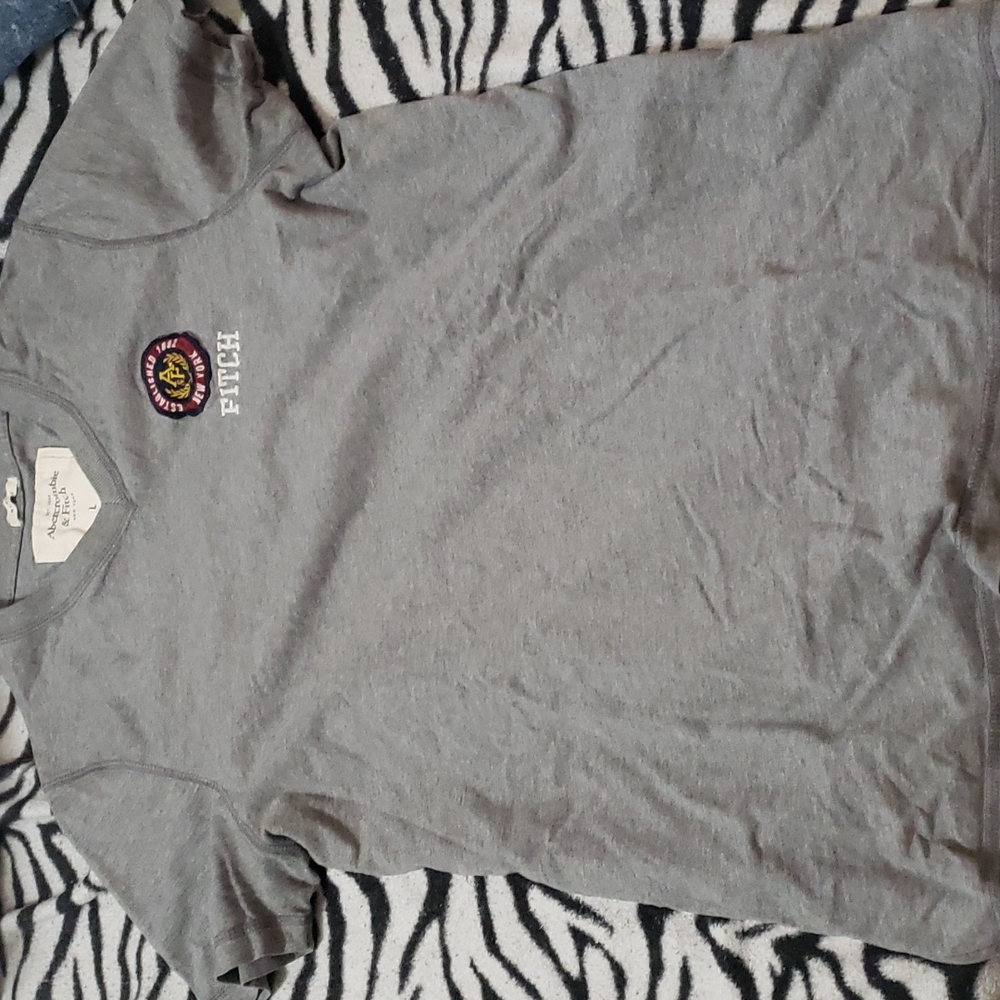 Men's Abercrombie and Fitch Tshirt, L - Picture 2 of 3